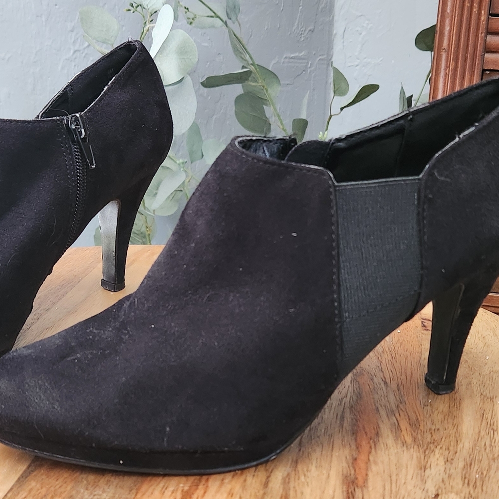 Impo Black Heeled Boots with Sleek Design